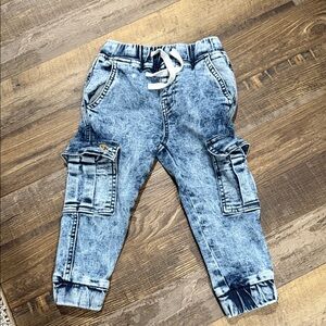 Boutique Kids Light Blue Acid-Wash Cargo Joggers with Drawstring. Size 2-3t